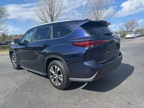 Used 2023 Toyota Highlander XLE image 4