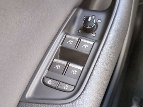 Used 2019 Audi Q8 Premium Plus w/ Premium Plus image 25