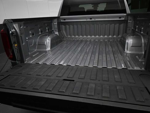 Used 2026 GMC Sierra 1500 SLT AWD/4WD image 16