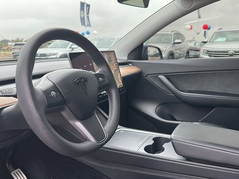 Used 2022 Tesla Model Y Performance image 12