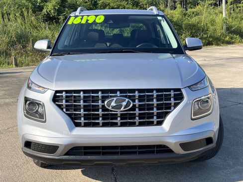 Certified 2022 Hyundai Venue SEL FWD image 7