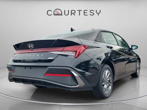 New 2025 Hyundai Elantra Blue image 4