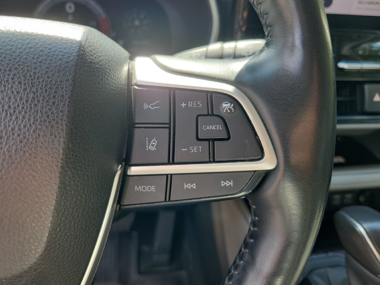 Used 2023 Toyota Highlander Platinum FWD image 21