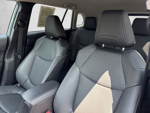 Certified 2026 Toyota Corolla Cross XLE FWD image 21