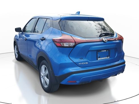 Used 2021 Nissan Kicks S image 4