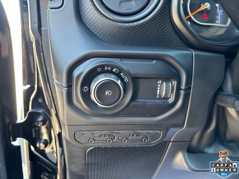 Used 2025 Jeep Wrangler Unlimited Rubicon AWD/4WD image 56