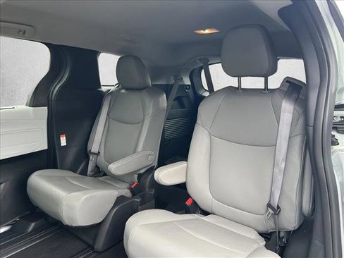 Used 2025 Toyota Sienna XLE image 20