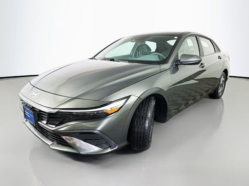 Certified 2024 Hyundai Elantra SEL image 3