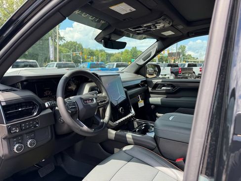 New 2026 GMC Yukon AT4 w/ AT4 Premium Package AWD/4WD image 23