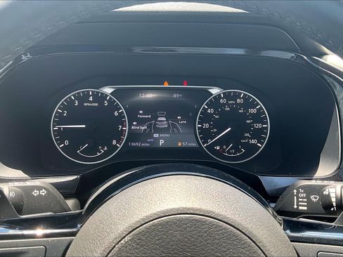 Used 2022 Nissan Pathfinder SL AWD/4WD image 13