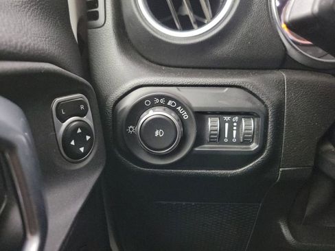 Used 2020 Jeep Wrangler Unlimited Sahara image 30