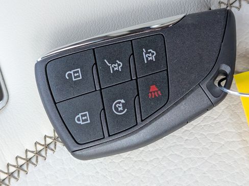 Used 2025 GMC Yukon Denali image 31