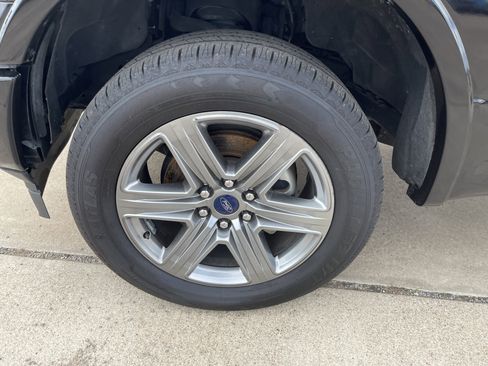 Used 2019 Ford F150 Lariat RWD image 11