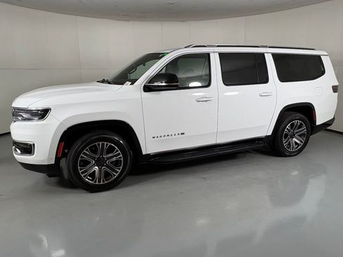 Used 2024 Jeep Wagoneer L Series II w/ Flexible Seating Group RWD image 5