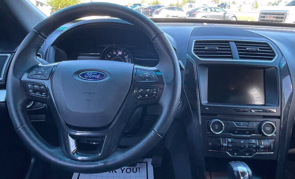 Used 2017 Ford Explorer XLT w/ Equipment Group 202A FWD image 24