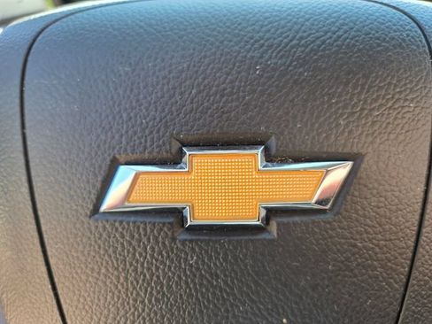 Used 2022 Chevrolet Trax LT w/ LT Convenience Package AWD/4WD image 30