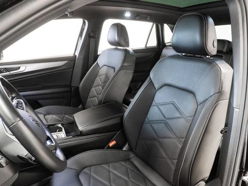 Used 2024 Volkswagen Atlas Cross Sport SE w/ Panoramic Sunroof Package AWD/4WD image 7