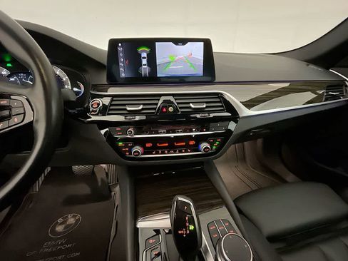 Used 2019 BMW 530i xDrive w/ Convenience Package AWD/4WD image 17