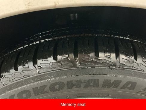 Used 2017 Chrysler Pacifica Limited w/ UConnect Theater Package image 16