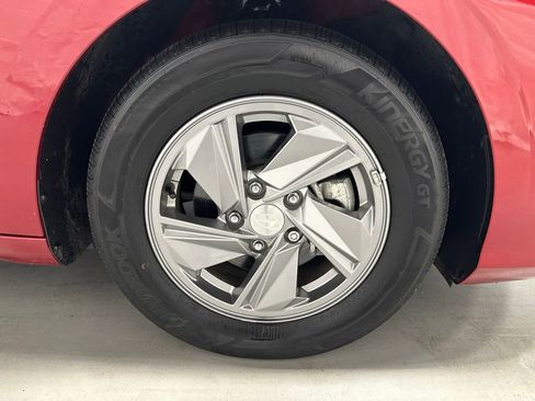 Used 2025 Hyundai Elantra SE FWD image 58
