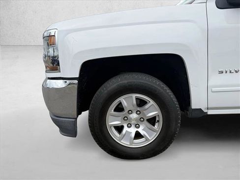 Used 2018 Chevrolet Silverado 1500 LT w/ LT Eassist Package image 17