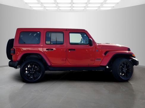Used 2025 Jeep Wrangler Unlimited Sahara image 3