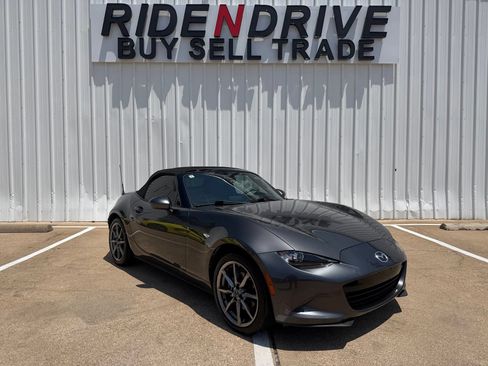Used 2022 MAZDA MX-5 Miata Grand Touring w/ Weather Package RWD image 9