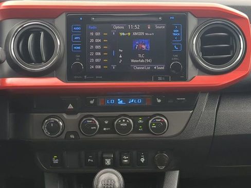 Used 2019 Toyota Tacoma TRD Sport AWD/4WD image 17