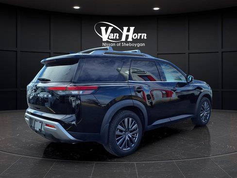 Used 2022 Nissan Pathfinder SL w/ SL Premium Package image 3