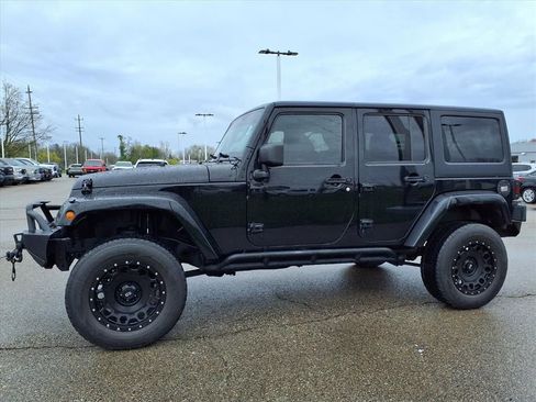 Used 2013 Jeep Wrangler Unlimited Sahara w/ Connectivity Group AWD/4WD image 8
