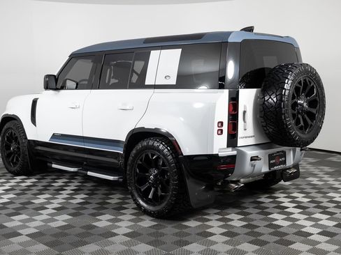 Used 2024 Land Rover Defender 110 SE image 4