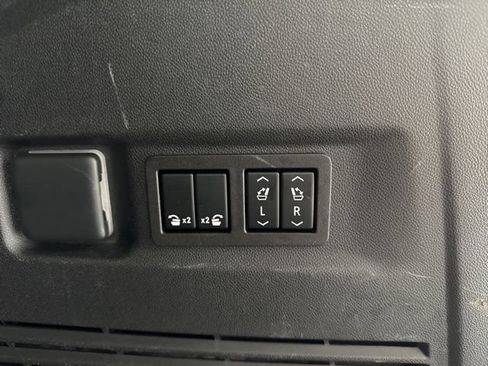 Used 2023 GMC Yukon XL Denali AWD/4WD image 15