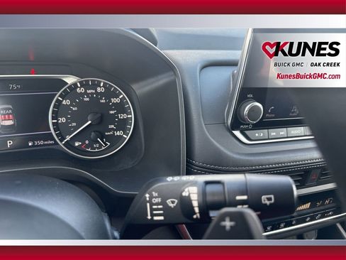 Used 2024 Nissan Rogue SV image 33