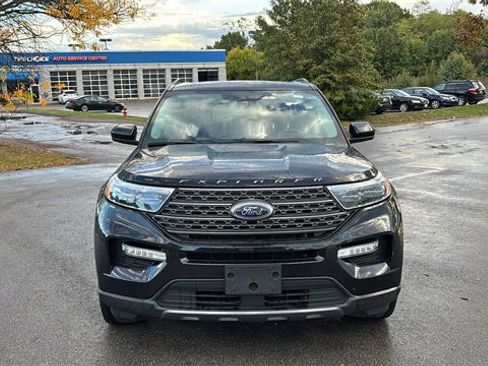 Used 2024 Ford Explorer XLT w/ Equipment Group 202A image 6