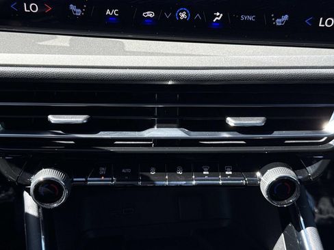 Used 2024 Chevrolet Traverse LT w/ LPO, Floor Liner Package FWD image 6