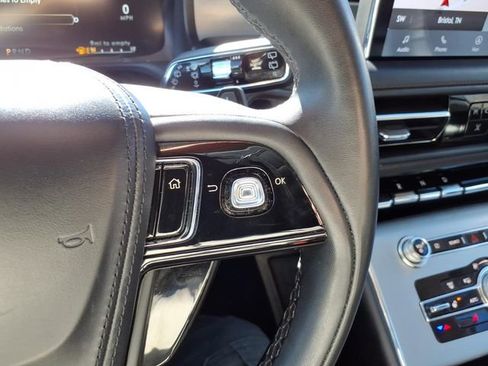Used 2023 Lincoln Aviator AWD image 23