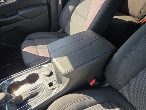 Used 2023 Chevrolet Traverse LT image 20