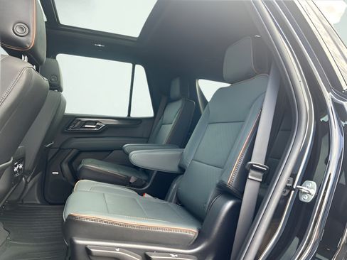 Used 2025 GMC Yukon AT4 AWD/4WD image 5