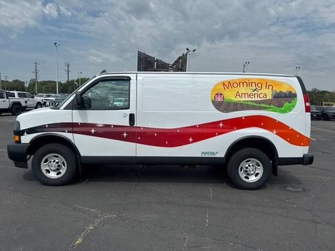 Used 2021 Chevrolet Express 2500 w/ Driver Convenience Package RWD image 5