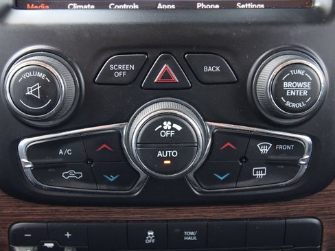 Used 2018 RAM 1500 Laramie AWD/4WD image 27