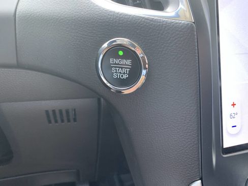 Used 2024 Ford Edge Titanium image 20