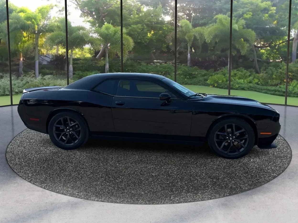 Used 2019 Dodge Challenger SXT w/ Blacktop Package RWD image 2