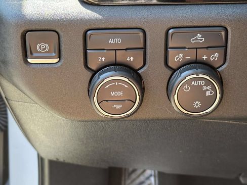 Used 2024 Chevrolet Silverado 1500 LT AWD/4WD image 15