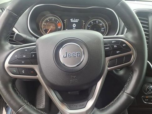 Used 2019 Jeep Cherokee Latitude Plus w/ Comfort/Convenience Group AWD/4WD image 6