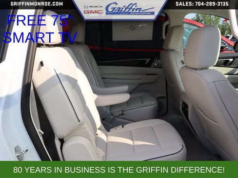 New 2027 Buick Enclave Avenir w/ LPO, Illumination Package FWD image 32