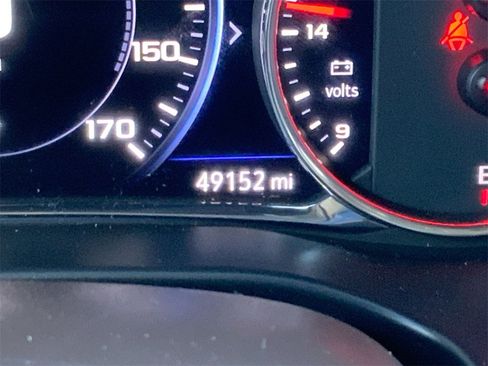 Used 2023 GMC Acadia SLT w/ Technology Package image 13