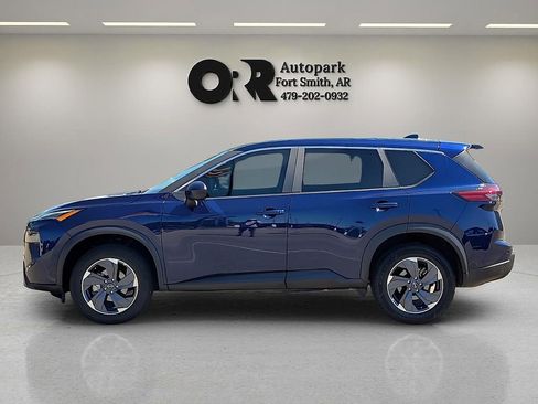 Used 2025 Nissan Rogue SV FWD image 3