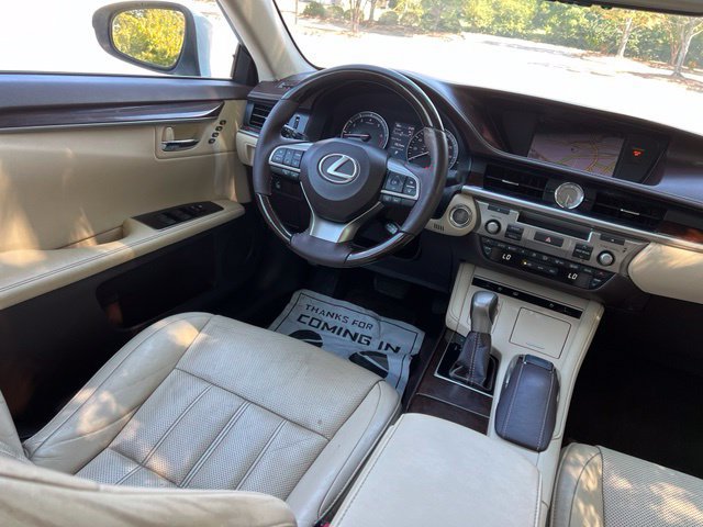 Used 2016 Lexus ES 350 w/ Luxury Package w/Wood Trim FWD image 28