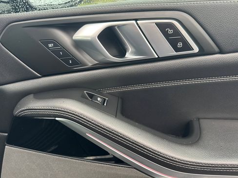 Used 2020 BMW X5 M50i w/ Executive Package image 19