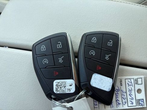 Used 2023 Buick Envision Essence AWD/4WD image 21